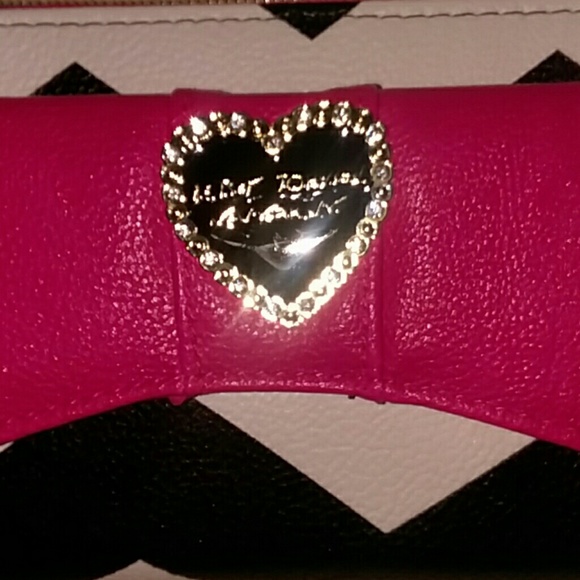 NWT Betsey Johnson Faux Leather Bow Wallet Chevron - Picture 3 of 8
